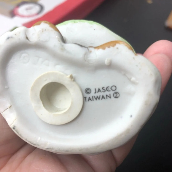 5/$25 
Jasco Vintage  Christmas Caroller Girl Puppy Potpourri Porcelain Figurine - Picture 6 of 6